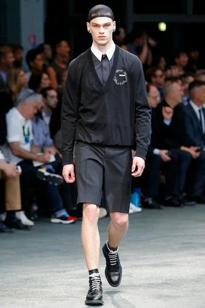 Look 2